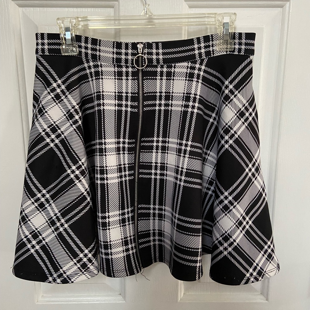 Hot Topic Black White Plaid O-Ring Front Zip Goth Pockets